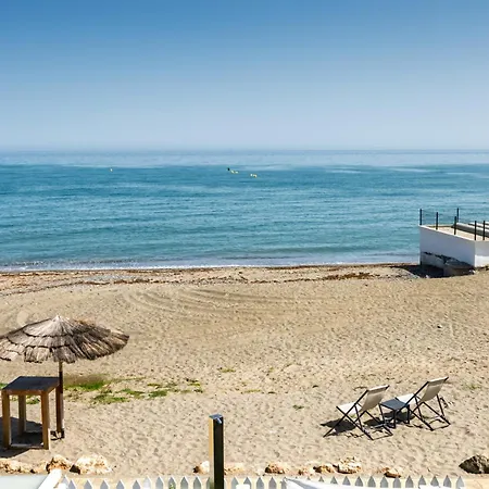 בית נופש Beachfront Garden By Libehomes אסטפונה