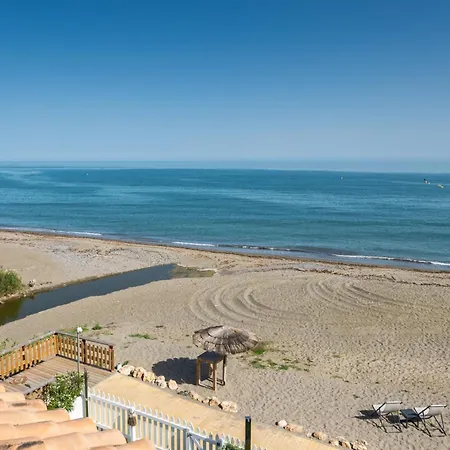 Beachfront Garden By Libehomes Εστεπόνα