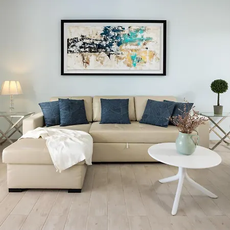 Beachfront Garden By Libehomes בית נופש