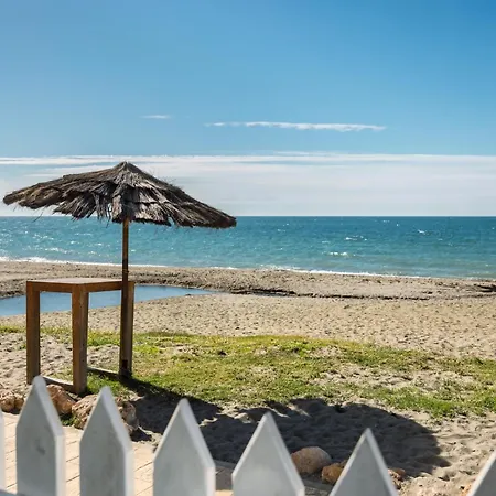 Beachfront Garden By Libehomes בית נופש אסטפונה