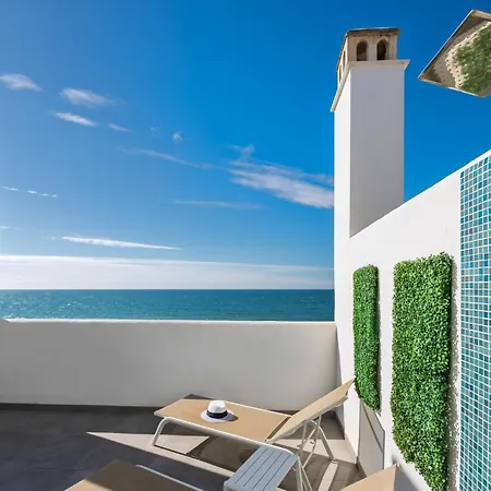 Beachfront Garden By Libehomes בית נופש *