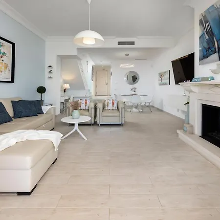Beachfront Garden By Libehomes בית נופש *