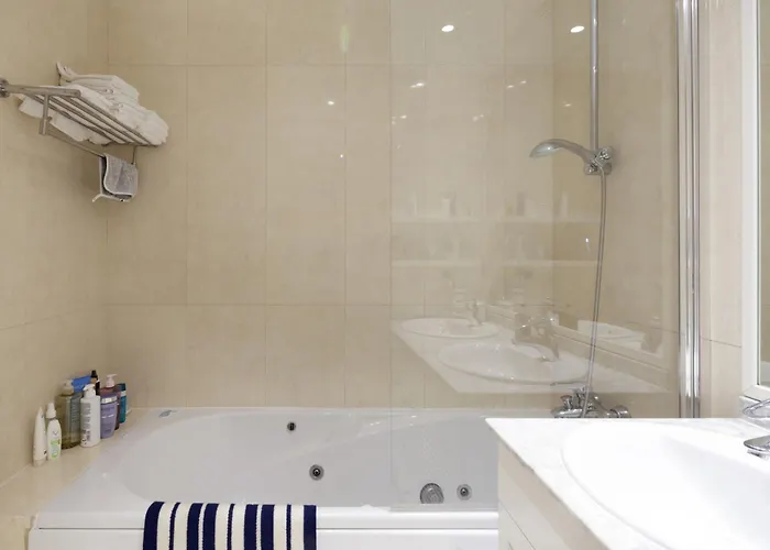 Dom wakacyjny Garden House Frontline